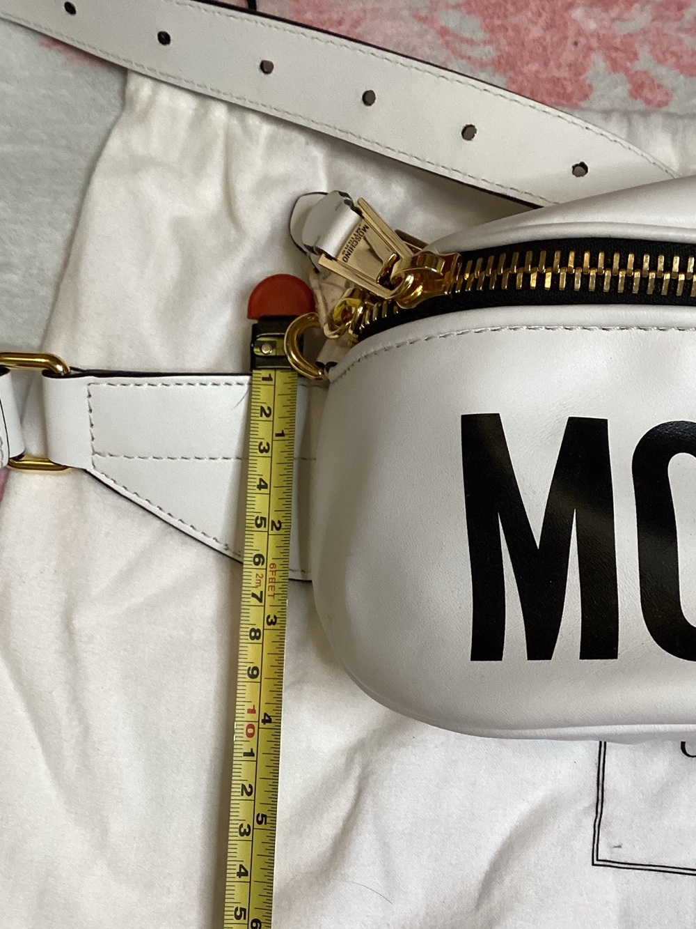 Moschino White Leather Logo Belt Bag with Gold Hardware - Picture 11 of 12